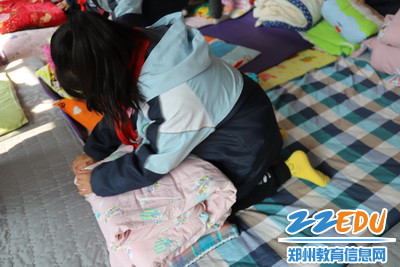 细心捏折,反复铺压_调整大小 细心捏折,反复铺压_调整大小