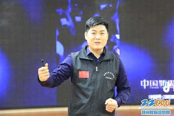 1河南省防火宣教中心焦荷淸教官为教职工进行消防安全培训 1河南省防火宣教中心焦荷淸教官为教职工进行消防安全培训