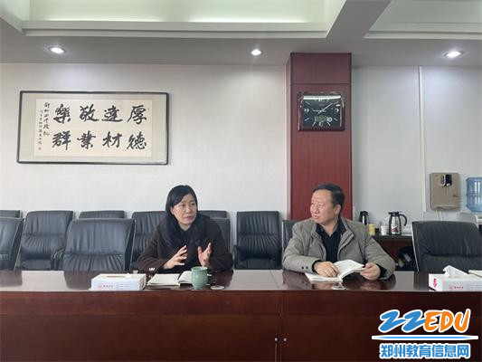 2执行校长李佳主持发言 2执行校长李佳主持发言