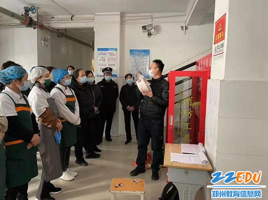 讲解消防器材的使用 讲解消防器材的使用