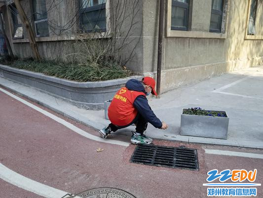 捡起的不仅是垃圾,更是美德 捡起的不仅是垃圾,更是美德