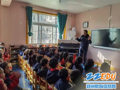 黄警官讲的课真有趣啊!_调整大小 黄警官讲的课真有趣啊!_调整大小