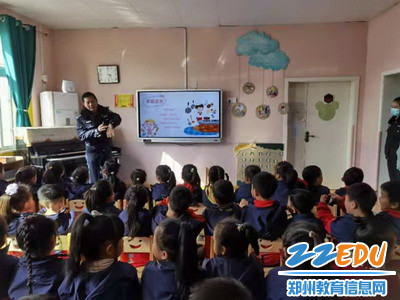 黄警官用身边的实例告诉小朋友们要如何保护自己_调整大小 黄警官用身边的实例告诉小朋友们要如何保护自己_调整大小