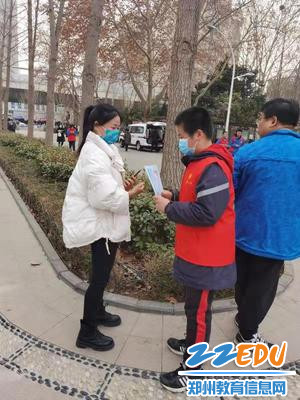 向市民宣传禁毒知识 向市民宣传禁毒知识