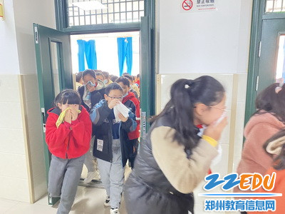 2022.3.2江山路第一小学组织消防安全进校园活动12_调整大小 2022.3.2江山路第一小学组织消防安全进校园活动12_调整大小