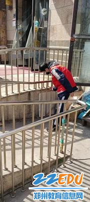 为他人服务是最开心的 为他人服务是最开心的