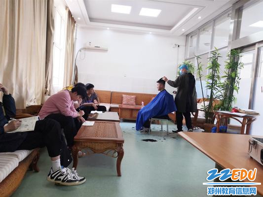 等待过程中学生安静有序学习_副本 等待过程中学生安静有序学习_副本