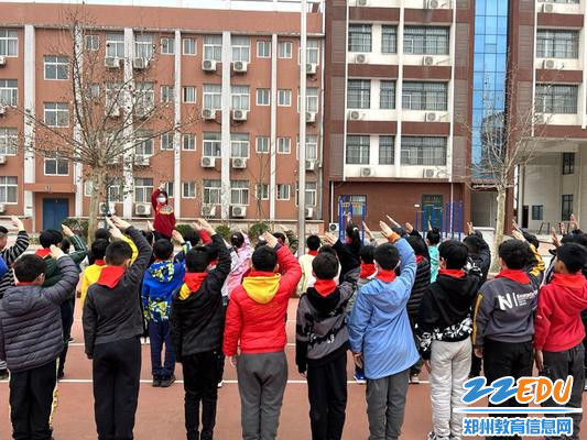 1.金水区艺术小学成立学雷锋志愿服务队,举行学雷锋志愿服务队授旗仪式 1.金水区艺术小学成立学雷锋志愿服务队,举行学雷锋志愿服务队授旗仪式