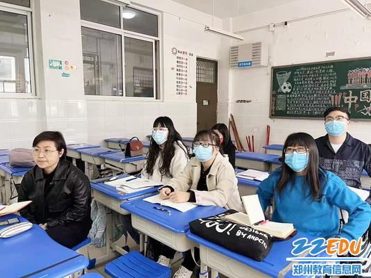 历史分会场老师们在聚精会神的听课_副本 历史分会场老师们在聚精会神的听课_副本