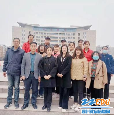 财会组老师与承办方领导合影 财会组老师与承办方领导合影