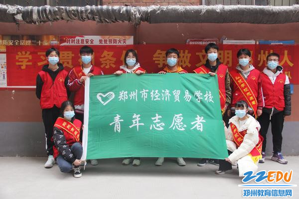 青年志愿者们合影 青年志愿者们合影