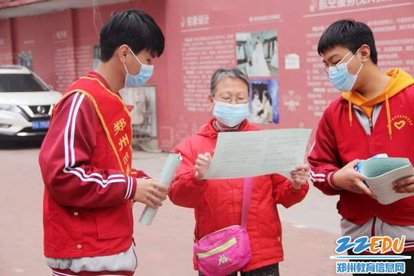 向社区老人发放文明行为促进条例 向社区老人发放文明行为促进条例