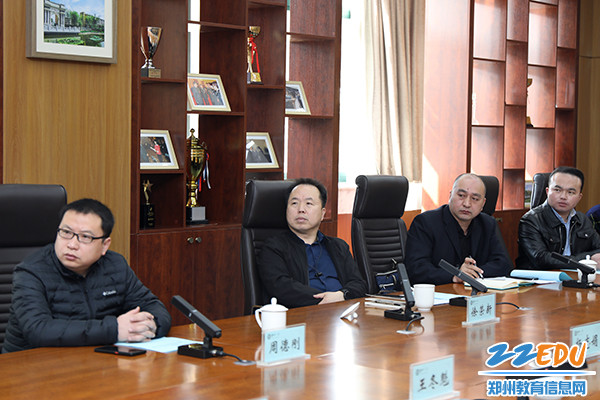 4检查组认真听取汇报 4检查组认真听取汇报