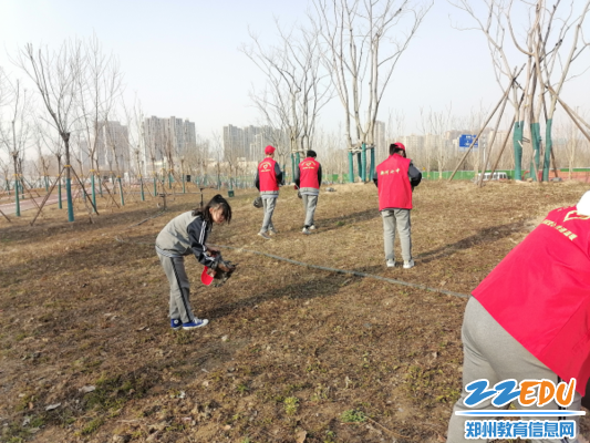 2认真清理了河道两岸