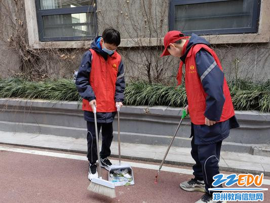 认真清扫,美化校园 认真清扫,美化校园