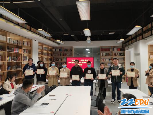 3.获奖班主任合影留念 3.获奖班主任合影留念