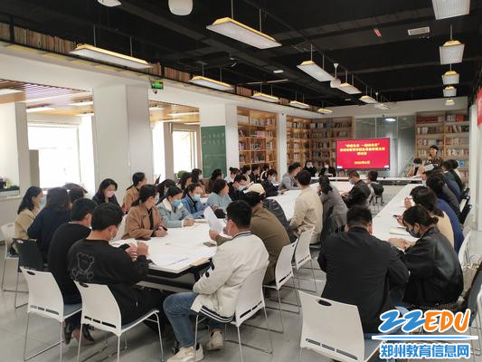 8.班主任共同研讨学生生命安全教育工作 8.班主任共同研讨学生生命安全教育工作