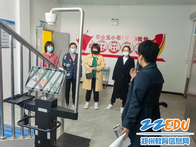 20222.3.9江山路第一小学家长陪餐日活动_调整大小 20222.3.9江山路第一小学家长陪餐日活动_调整大小