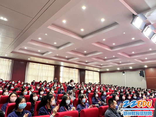 郑州艺术幼儿师范学校师生认真聆听讲座 郑州艺术幼儿师范学校师生认真聆听讲座