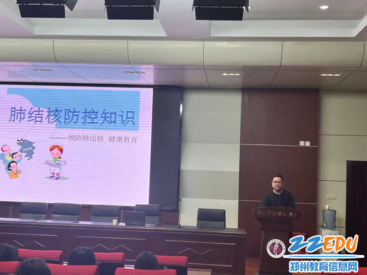 郑州艺术幼儿师范学校学生处主任郑丹作总结发言