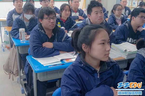 2同学们认真学习防溺水知识 2同学们认真学习防溺水知识