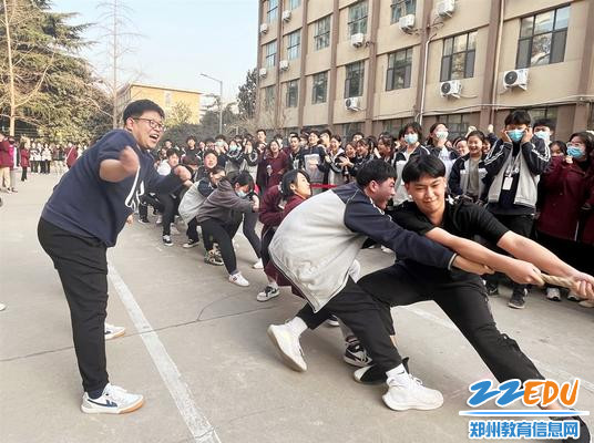 3.班主任白鹏辉老师为班里同学助威_副本 3.班主任白鹏辉老师为班里同学助威_副本