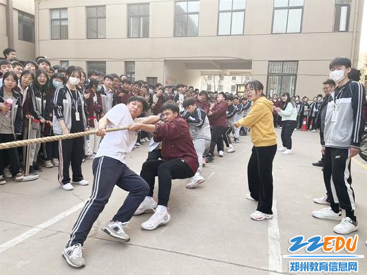 4.谢离丽老师为班里同学助威_副本 4.谢离丽老师为班里同学助威_副本