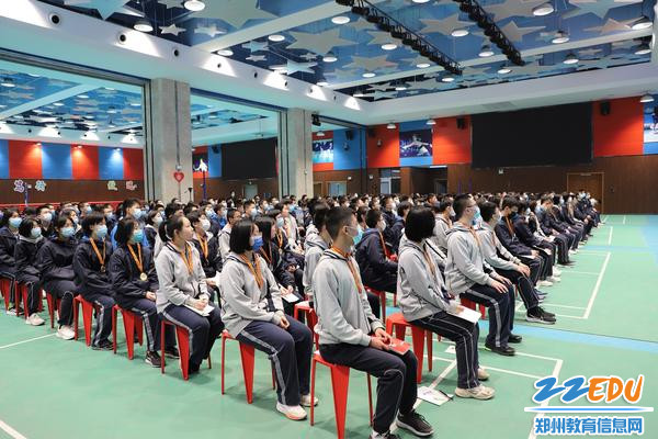 聆听校领导讲话 聆听校领导讲话