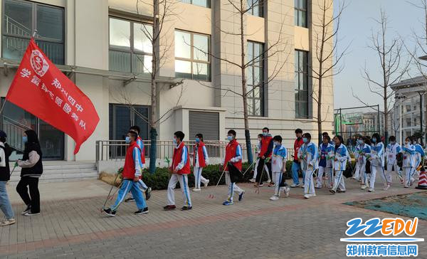 1.步行前往古树苑公园 1.步行前往古树苑公园