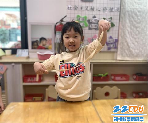 10.“看!我拉得烩面最棒!” 10.“看!我拉得烩面最棒!”