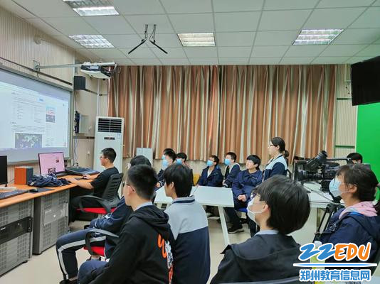 2. 社长讲解、大家讨论 2. 社长讲解、大家讨论