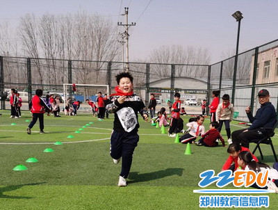 趣味项目:纸衣往返接力赛_调整大小 趣味项目:纸衣往返接力赛_调整大小