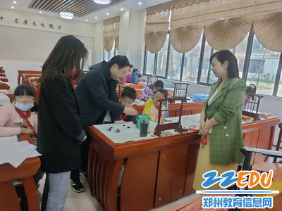 教研员指导孩子_调整大小 教研员指导孩子_调整大小