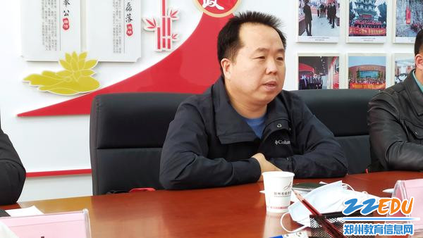 检查组组长徐荣新做问题反馈 检查组组长徐荣新做问题反馈