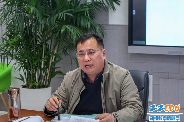 1政教处主任张坤主持会议,对学校德育工作进行总结。 1政教处主任张坤主持会议,对学校德育工作进行总结。