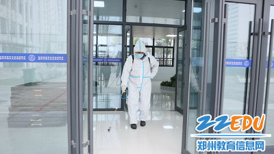 2022年3月16日银山路小学疫情防控演练之全校消杀_调整大小 2022年3月16日银山路小学疫情防控演练之全校消杀_调整大小