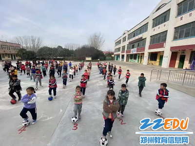 课间足球操_调整大小 课间足球操_调整大小