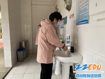 6.课间及餐前的七步洗手法_调整大小 6.课间及餐前的七步洗手法_调整大小