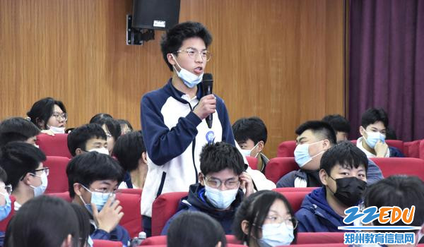 5同学们激烈讨论,踊跃发言 5同学们激烈讨论,踊跃发言