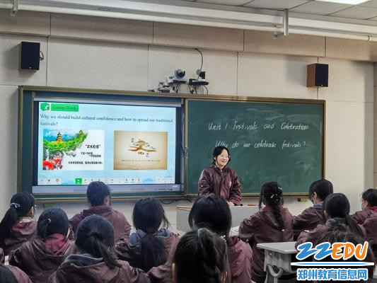 积极参与课堂的18中学子