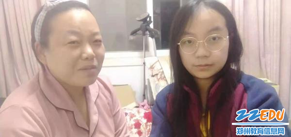 三八节,我同妈妈合张影 三八节,我同妈妈合张影