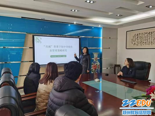 3王远荣副校长对课题进行指导 3王远荣副校长对课题进行指导