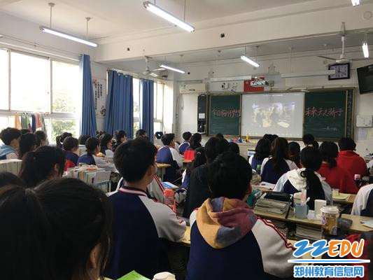 郑州市第四十四高级中学师生一起探索宇宙聆听“天宫第二课堂”