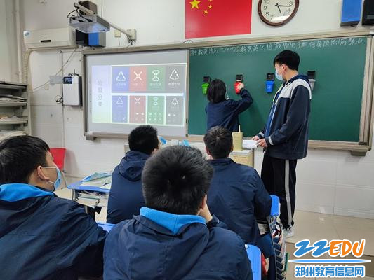 垃圾分类入桶 垃圾分类入桶