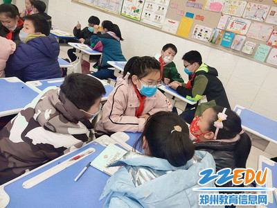 3.学生小组交流_调整大小 3.学生小组交流_调整大小