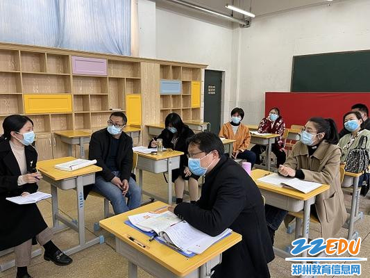 组内热烈讨论 组内热烈讨论