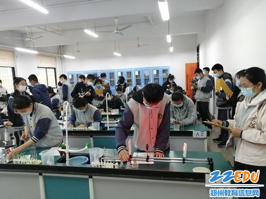 5紧张有序的模拟测试现场 5紧张有序的模拟测试现场