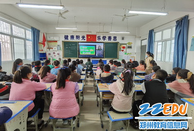 师生互动_调整大小 师生互动_调整大小