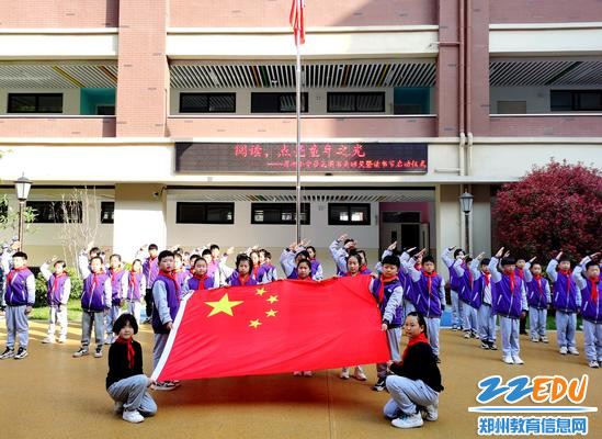 四年级表演《少年中国说》 四年级表演《少年中国说》