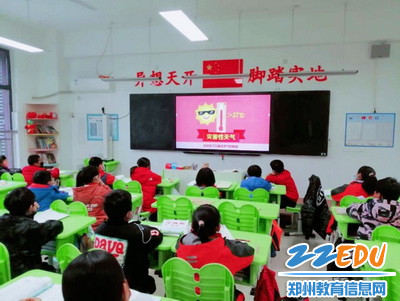 学生观看防灾减灾教育视频_调整大小 学生观看防灾减灾教育视频_调整大小